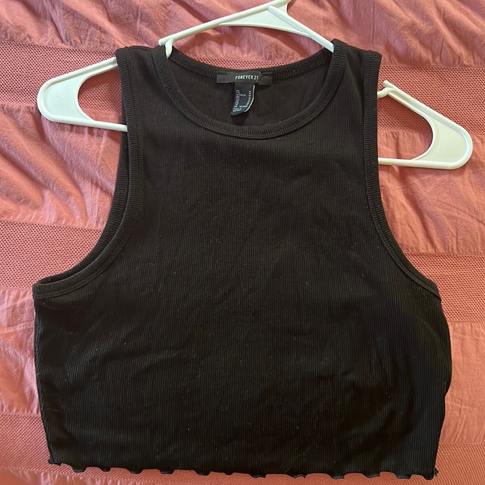 Black cropped forever 21 tank top. Mini ruffle hem. Size medium.